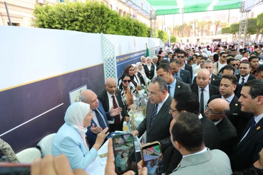 اجتماع وزير التعليم العالي مع مجلس جامعة القاهرة